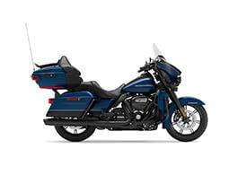 Moto Harley Davidson modelo Ultra Limited na cor azul.